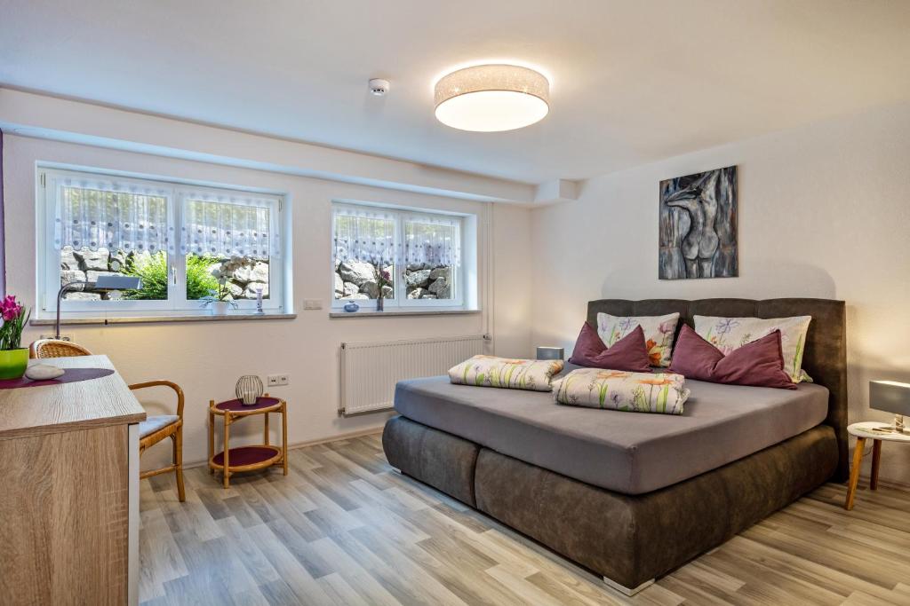a bedroom with a bed and two windows at Ferienwohnung Helms in Eriskirch