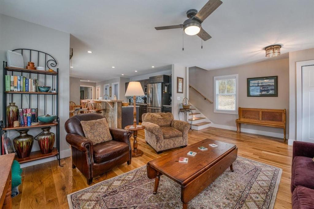 a living room with a couch chairs and a table at Rosie`s Retreat · Rosie`s Retreat in Brevard