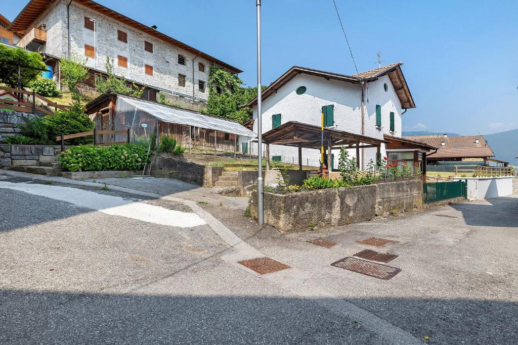 an empty street with a house and a building at Appartamenti Panelatti in Bono