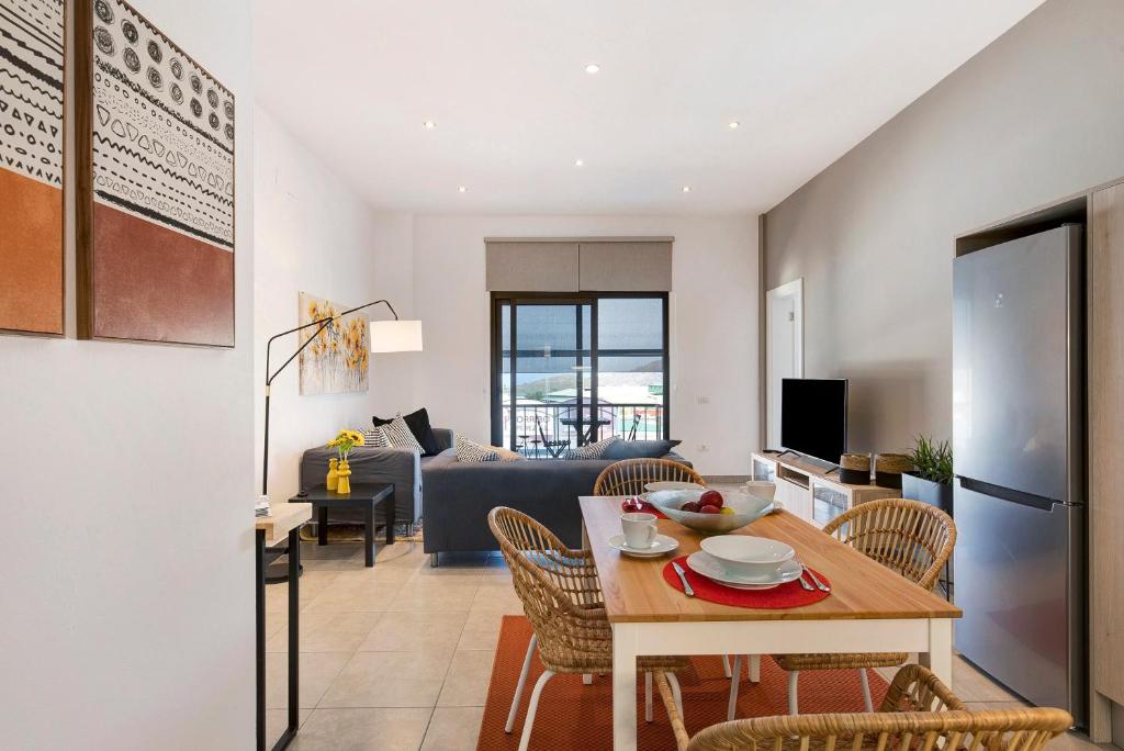 a kitchen and living room with a table and chairs at Urban Park Girasol in Los Llanos de Aridane