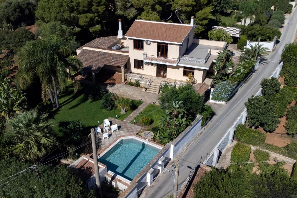 an aerial view of a house with a swimming pool at Villa Stella in Marsala