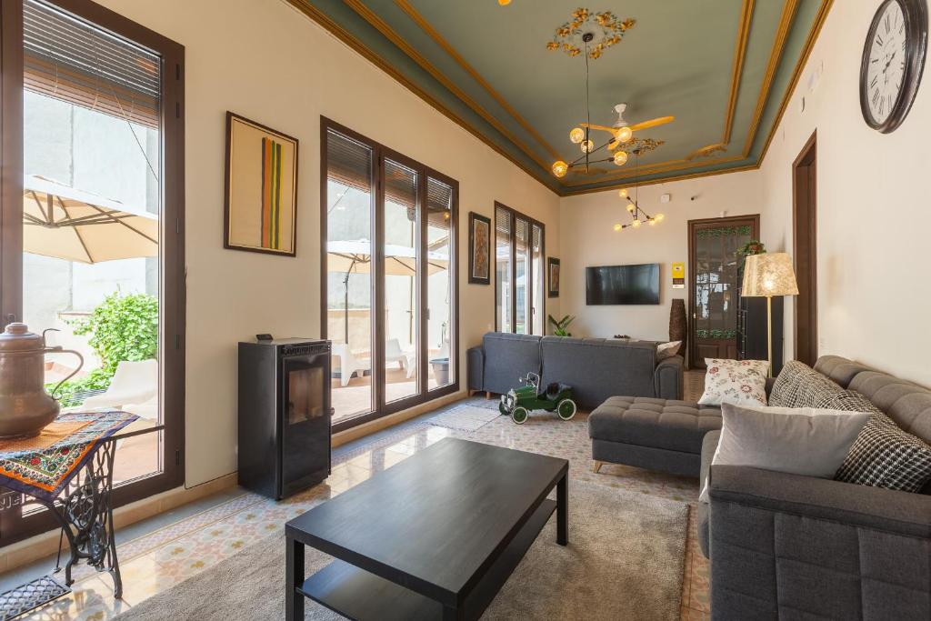 a living room with a couch and a table at Casa Palma 12 in Vilafranca del Penedès