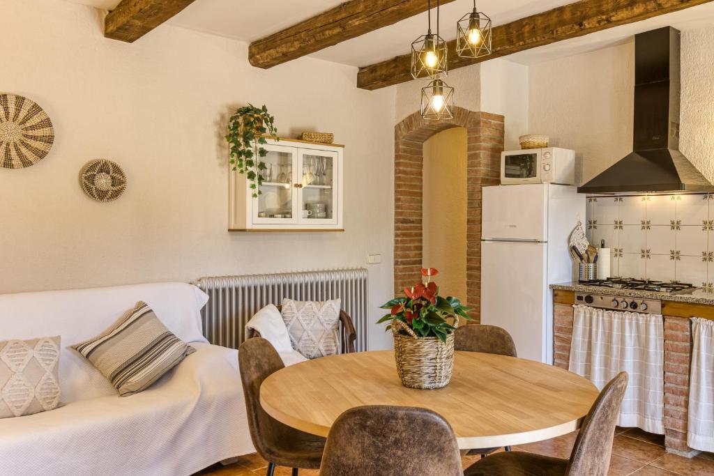 a living room with a table and a couch at Can Planas 1 in Fonolleras