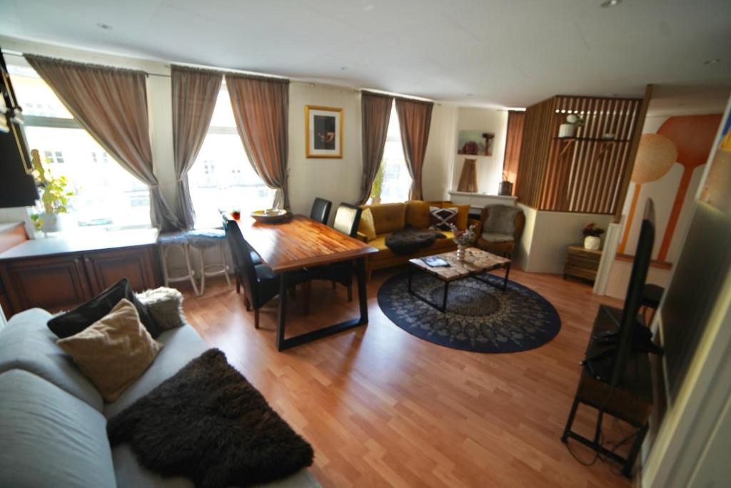 Downtown Historical House with Renovated apartments free P near photo