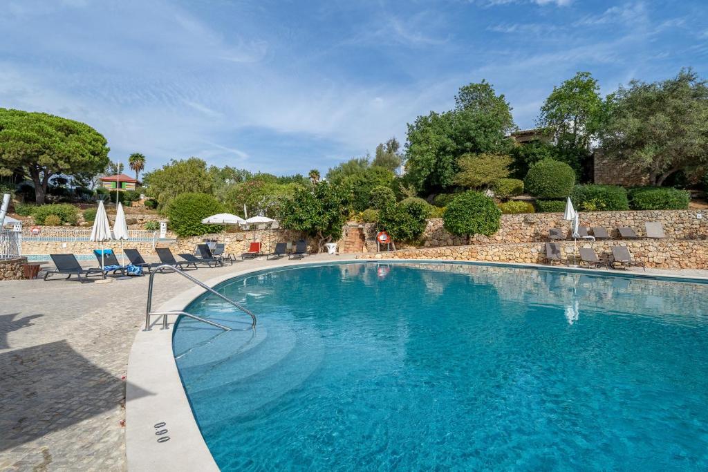 a large pool with blue water in a resort at Villa Valentina in Carvoeiro