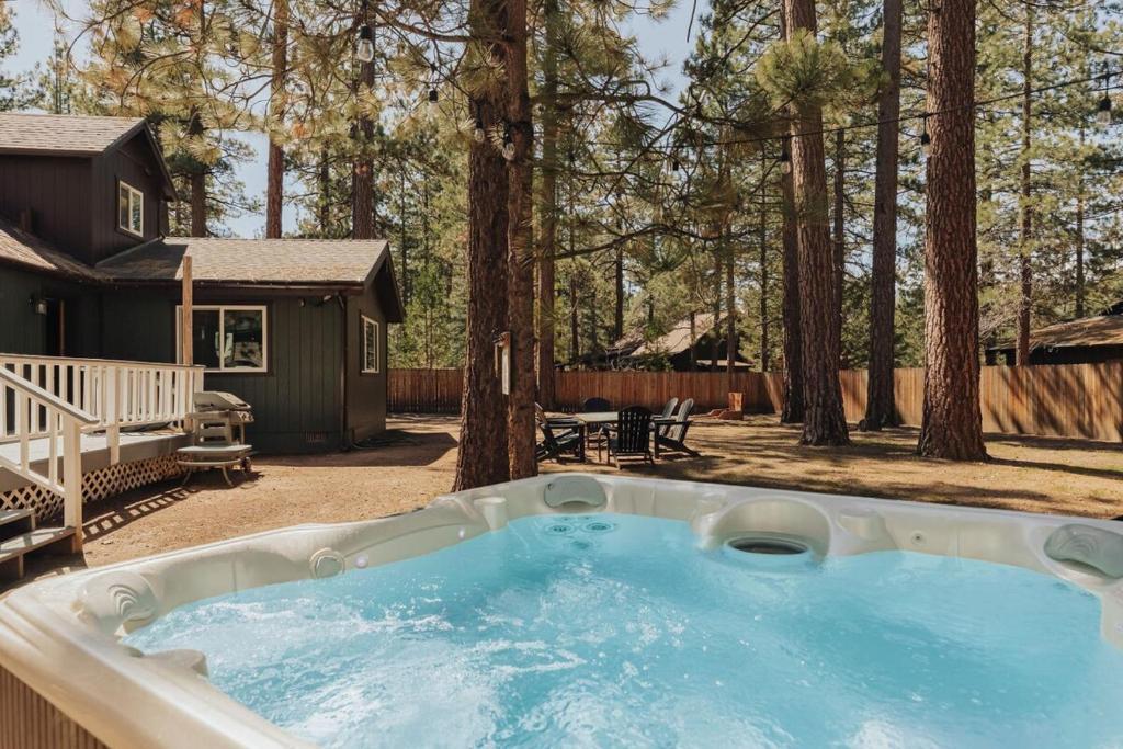 Rustic Ridge V6 Rustic Ridge Gated, Jacuzzi, Pool Table, Village, Big Bear Lake ...