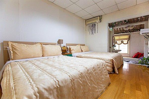 Postel nebo postele na pokoji v ubytování Taitung Linyuan B&B