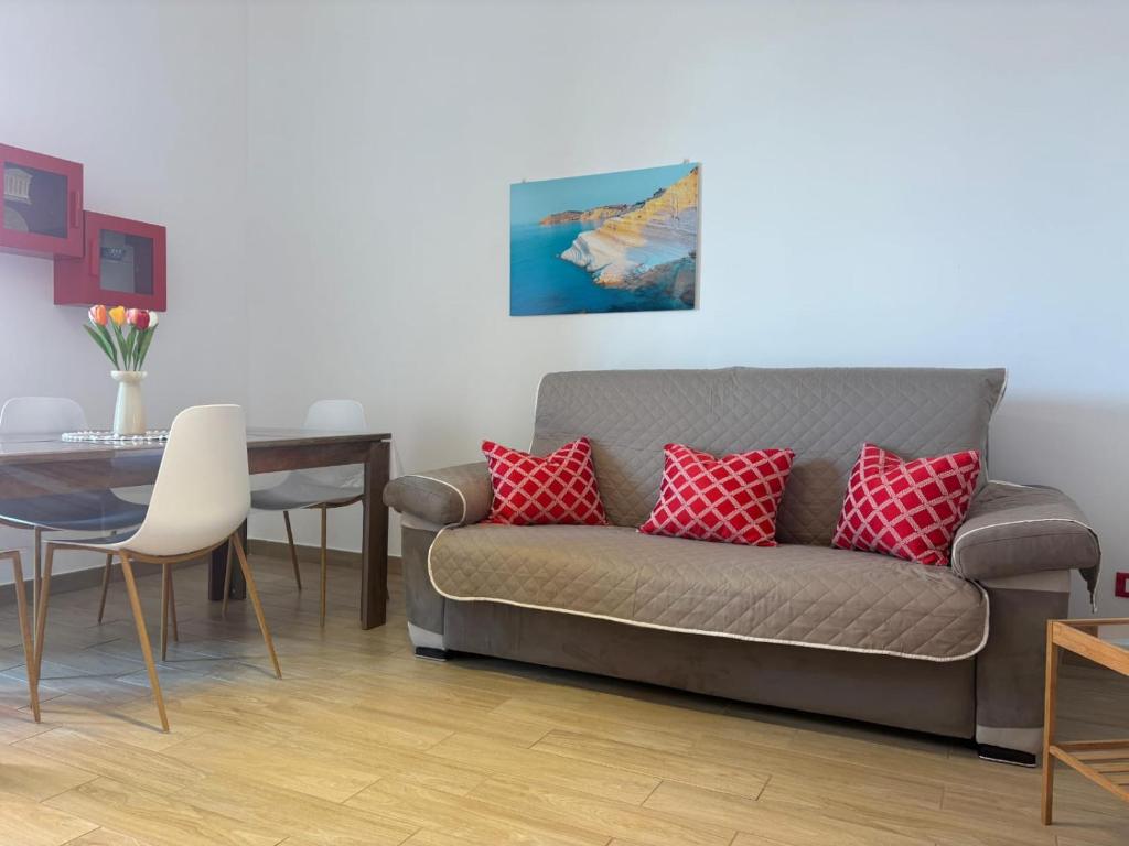 a living room with a couch and a table at Casa Concordia in Agrigento