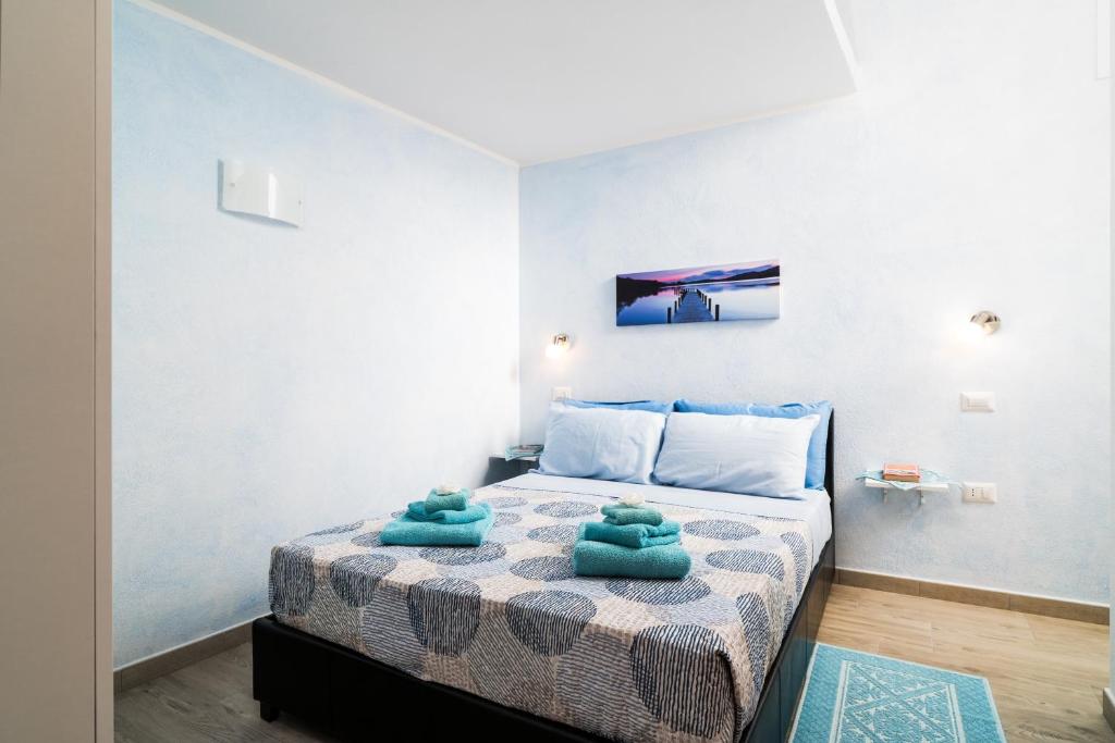 a bedroom with a bed with two towels on it at Su Nidu Nou in Dorgali