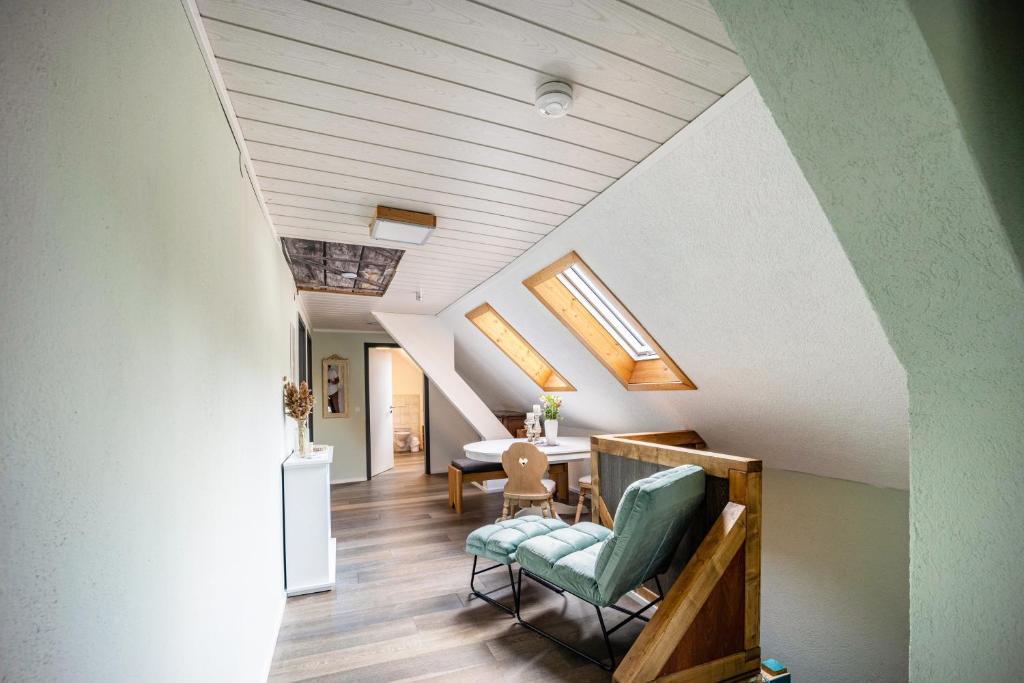 a room with a table and a green chair at Salty Sol in Leutkirch im Allgäu