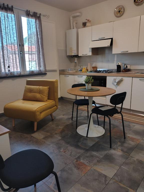 a kitchen with a table and chairs and a couch at Casa Moki in Uliveto Terme