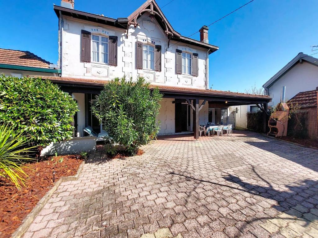 Holiday Home La Belle Héricart by Interhome