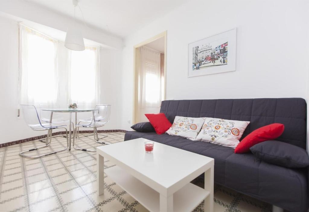 3 bedroom apartment next to Plaza