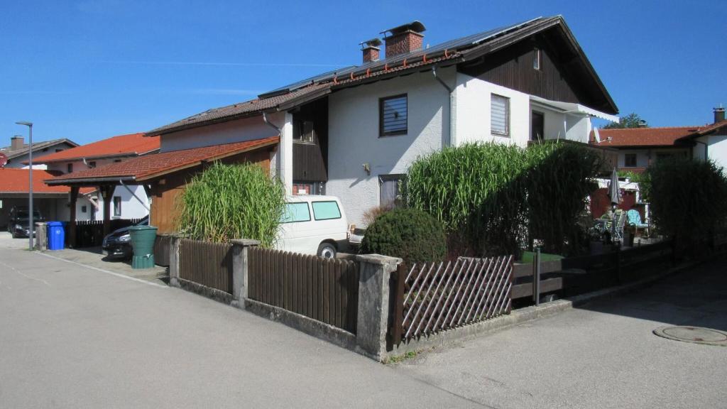 a white house with a fence in front of it at Ferienwohnung Schopper in Halblech