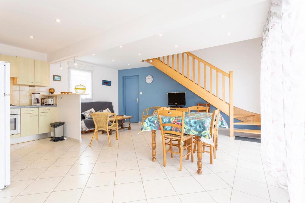 a kitchen and dining room with a table and chairs at Maisonette face à la mer in Trégunc