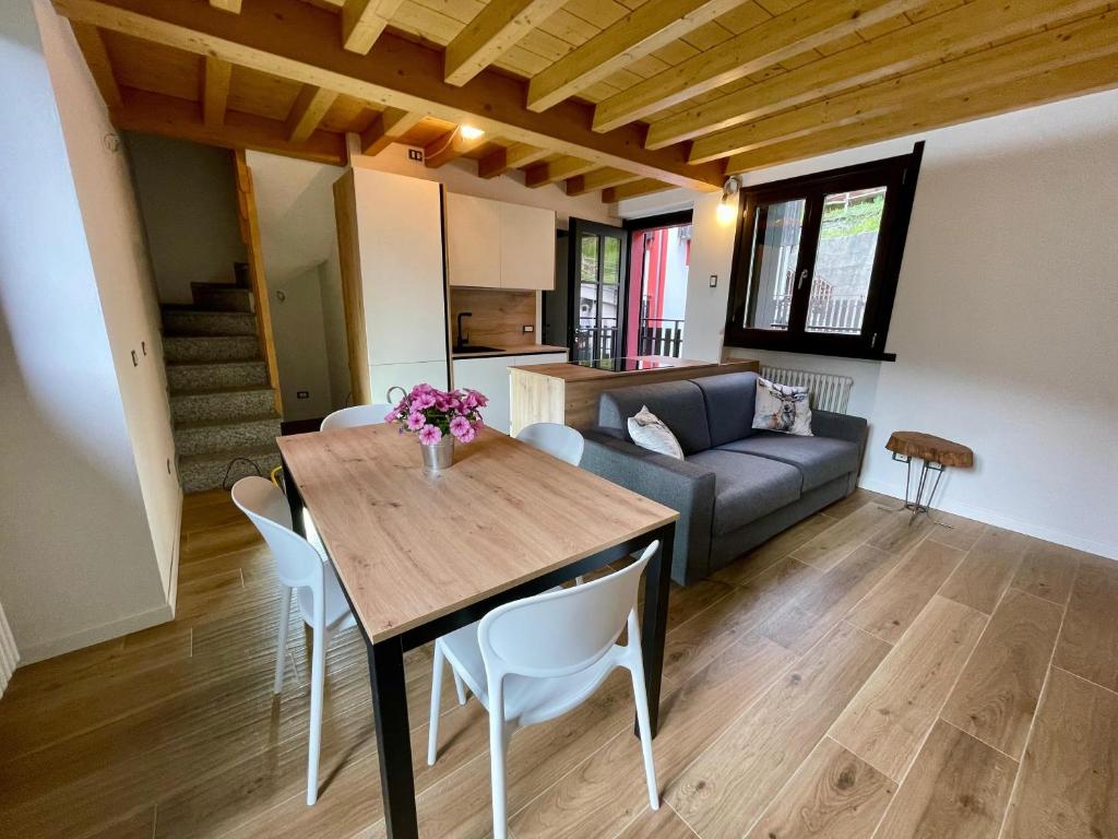 a living room with a table and a couch at Sogno Alpino in Caspoggio