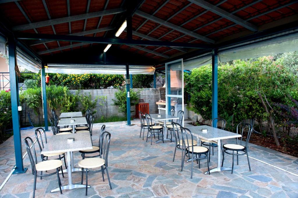 A restaurant or other place to eat at Effie's House