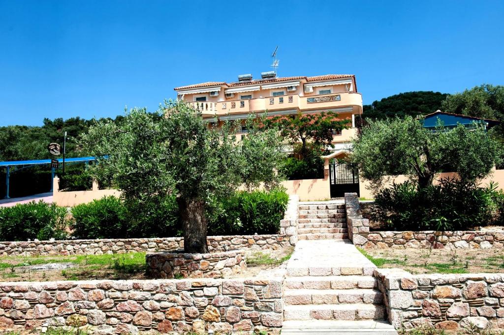 A garden outside Effie's House