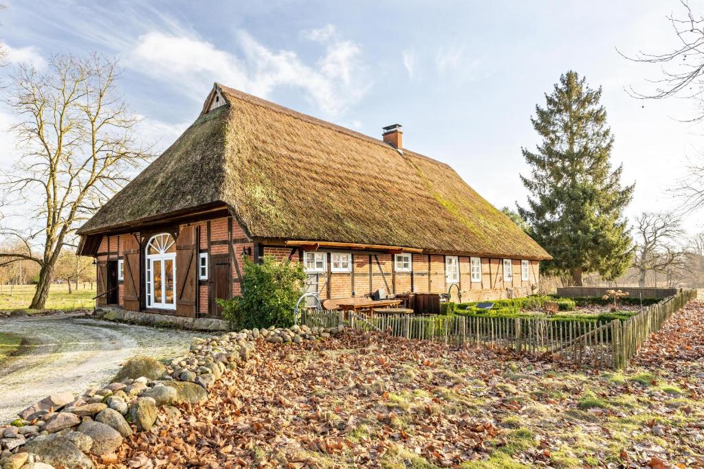 an old house with a grass roof on a hill at Ferienwohnung Juttashof in Camin