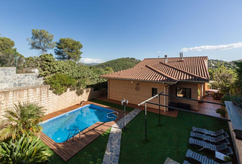 an overhead view of a house with a swimming pool at Casa Lourdes in Canyelles