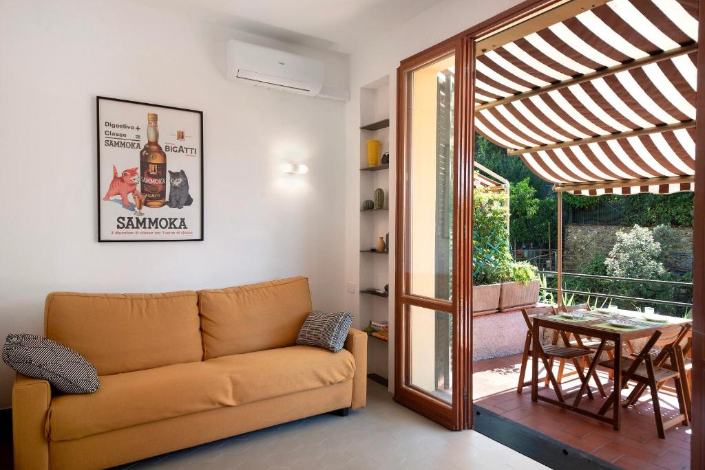 a living room with a couch and a table at Terrazza Sivori in Bonassola