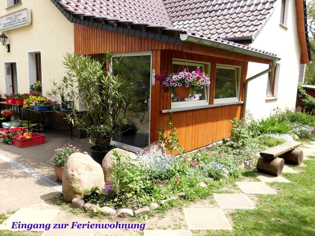 a flower garden in front of a house at Ferienwohnung Schiemann in Krienke