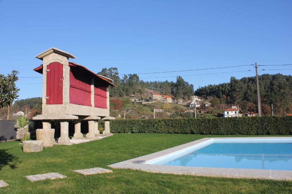Bazén v ubytování Casa do Sobreira nebo v jeho okolí