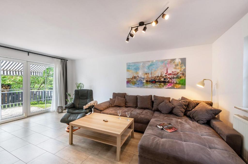 a living room with a couch and a table at Ferienwohnung An der Haferkoppel in Groß Kussewitz
