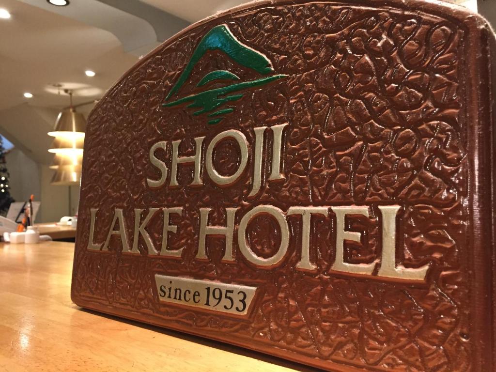Certifikát, hodnocení, plakát nebo jiný dokument vystavený v ubytování Shoji Lake Hotel