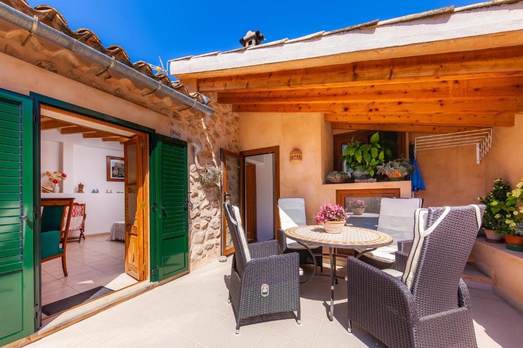 a patio with a table and chairs on a building at Can Murons in Fornalutx