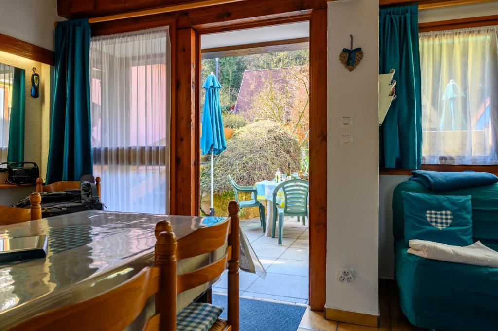 a living room with a table and chairs and a window at Gite Riesling n°5 à Kaysersberg in Kaysersberg