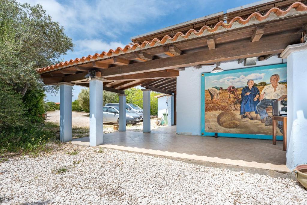 a mural on the side of a building at Su Birde Agriturismo in Orosei