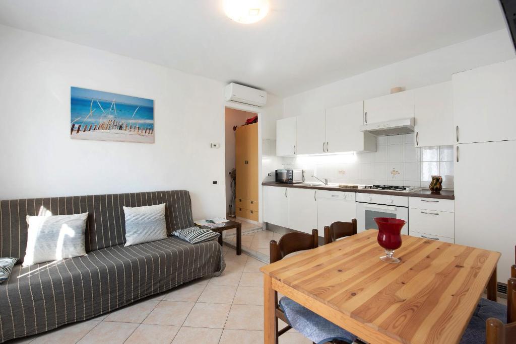 a living room with a couch and a table at Trilocale San Nazario in Varazze