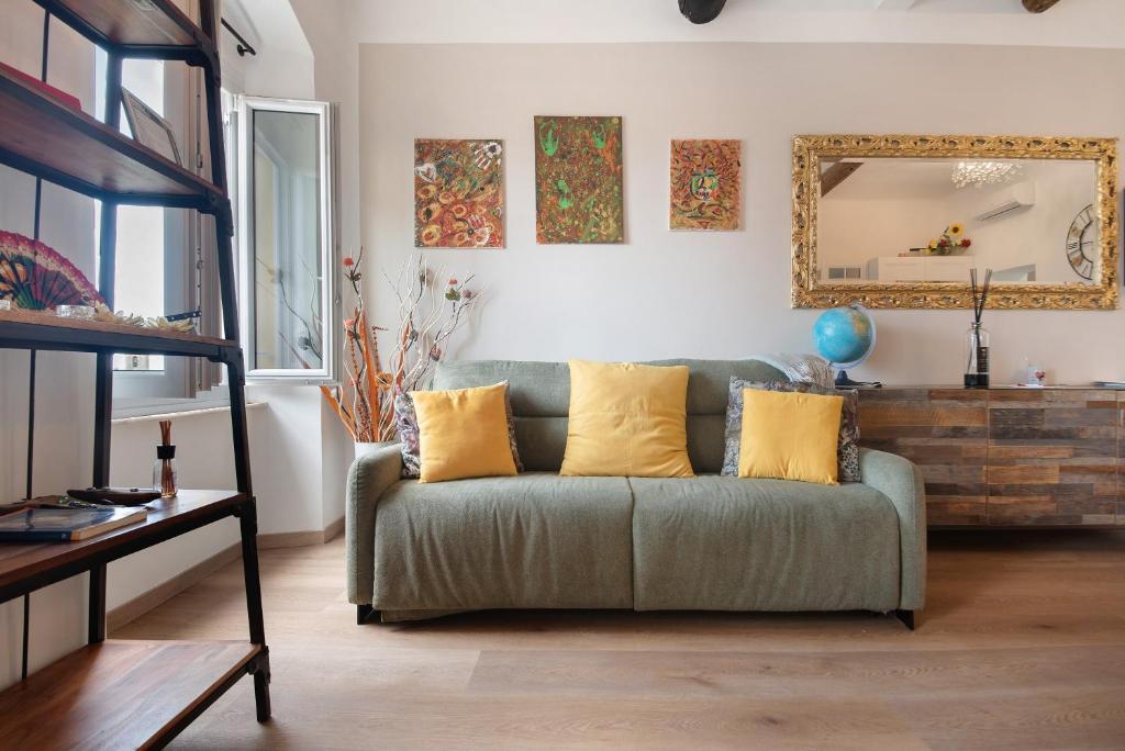 a living room with a couch and a mirror at Giada's Retreat - Genova Nervi in Genoa