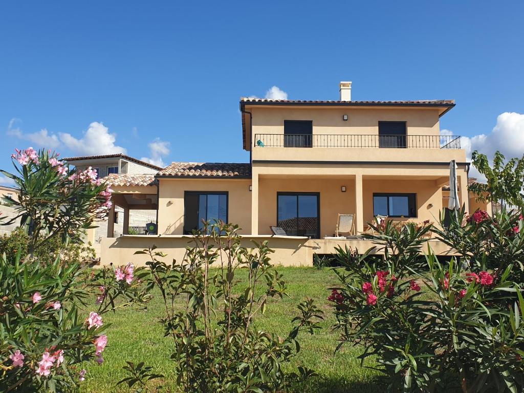 a large house with a garden in front of it at Chambre D'hôtes À Losari in Palasca