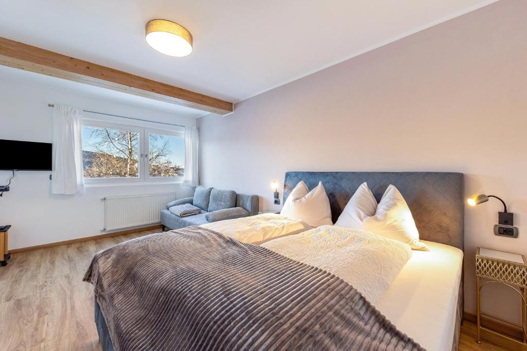 a bedroom with a large bed and a window at Appartement Annie in Nova Ponente
