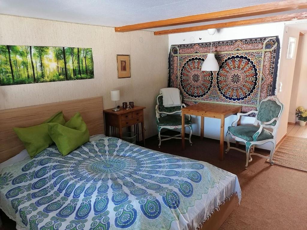 a bedroom with a bed and a table and chairs at Ferienwohnung Heustüble in Hinterzarten