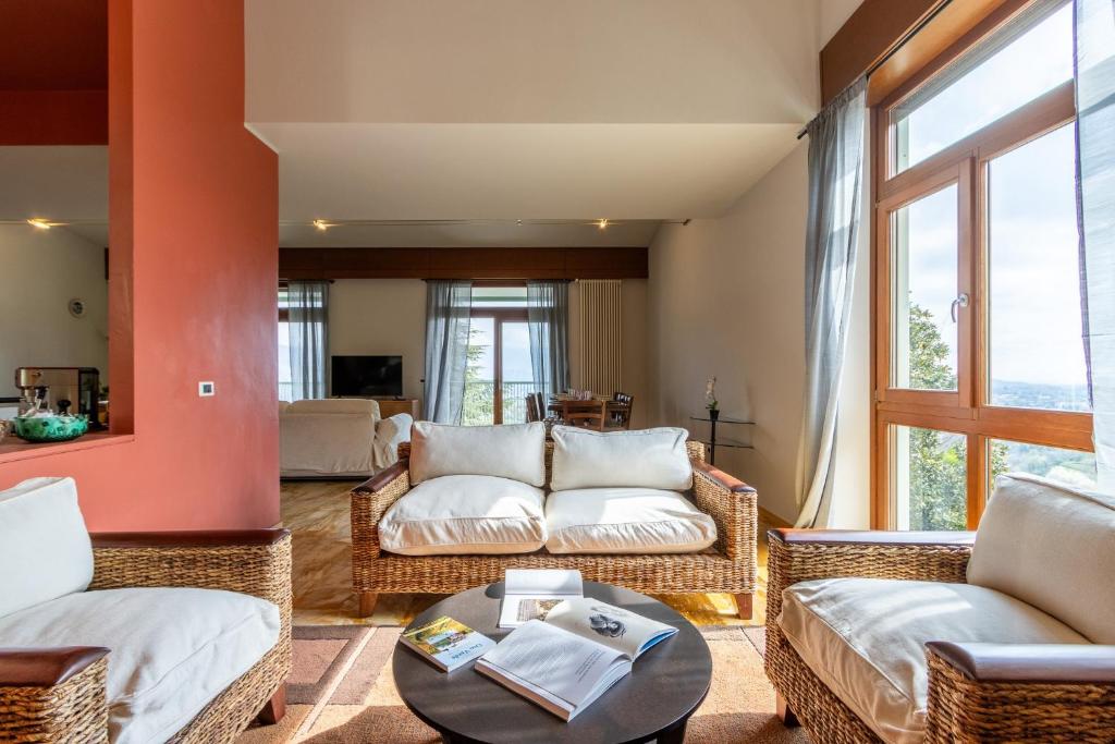 a living room with two couches and a table at Al Castagneto Foresteria Lombarda in Montevecchia