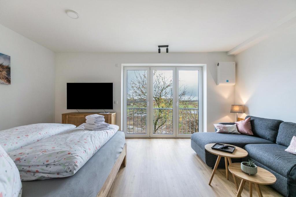 a living room with a couch and a tv at Husbyries Wohnung 11 in Husby