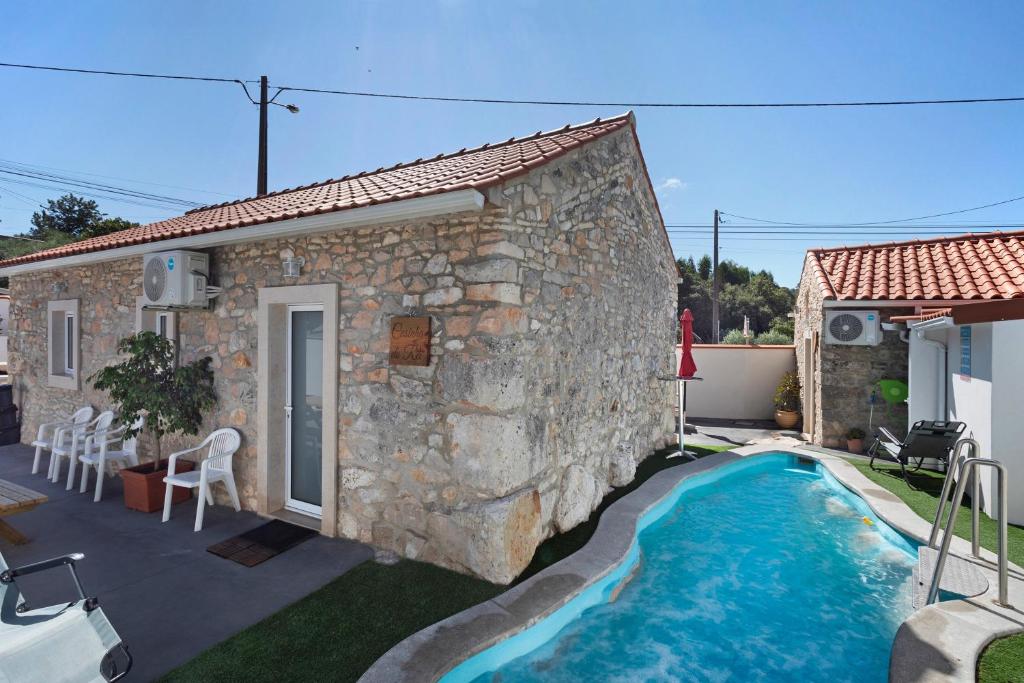 a house with a swimming pool next to a building at Ninho do Rei in Fátima