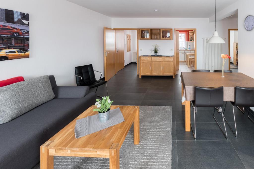 Ferienwohnung Tannenblick 2-2 3-4 - Two-Bedroom Deluxe Apartment With Garden View