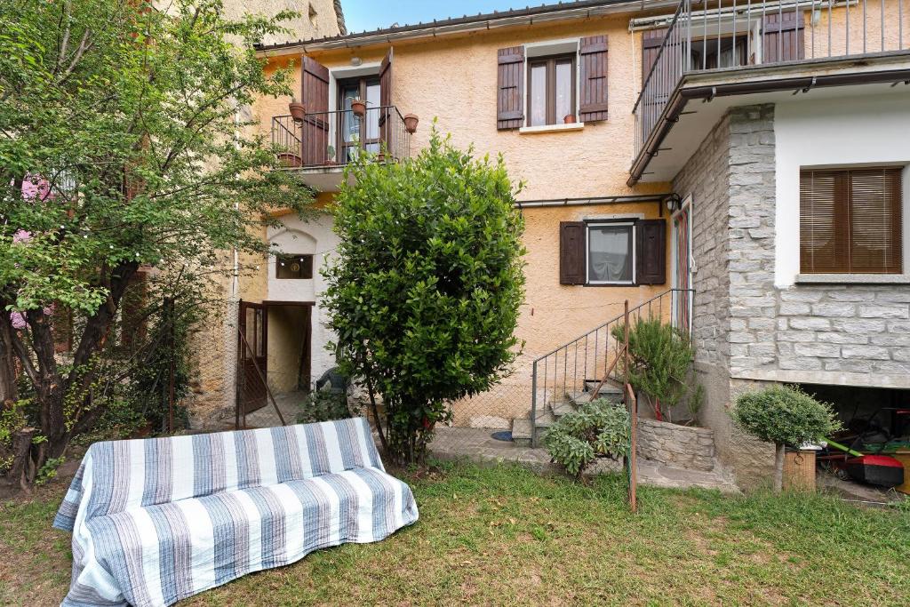 a couch sitting in the yard of a house at Casa del sole in Toceno