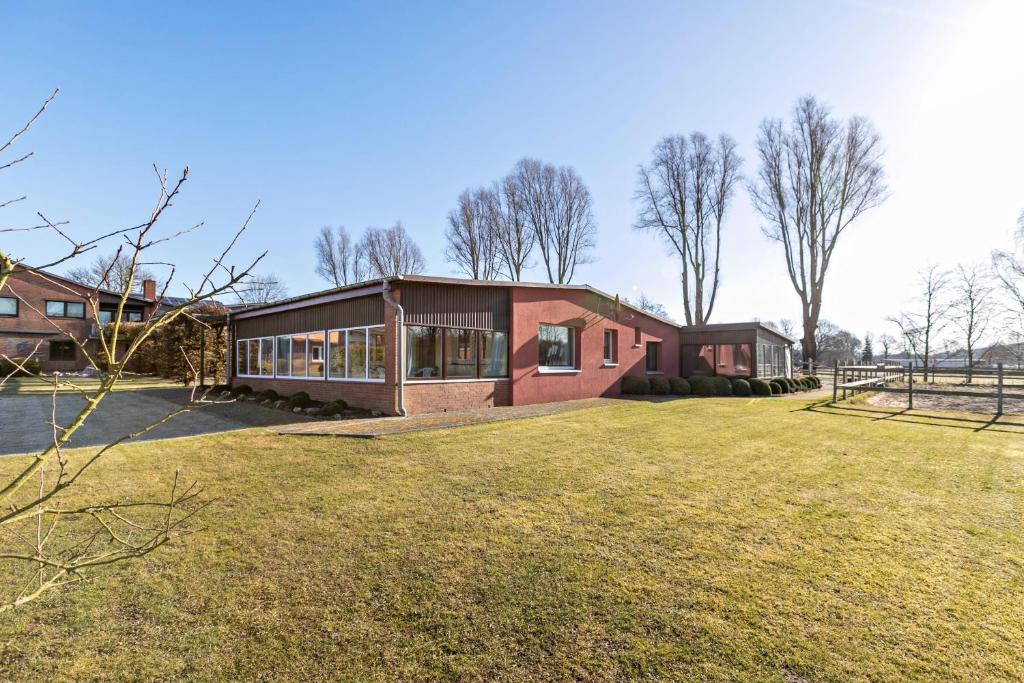 a red brick house with a large yard at Ferienwohnung Sawade Schafstedt in Schafstedt