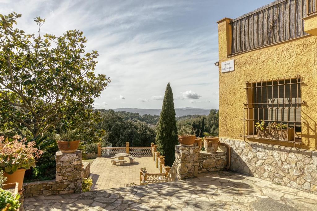 an external view of a building with a patio and trees at Apartamento Bajo 2 in Begur