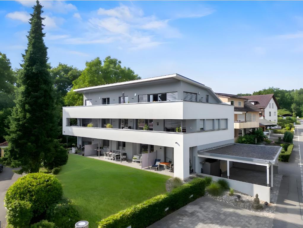 an aerial view of a house with a yard at Turmalin in Überlingen