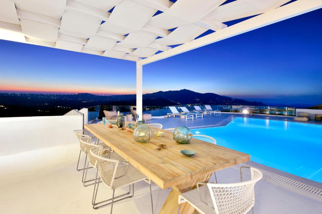 Bazén v ubytování Mykonos Ark Villas nebo v jeho okolí