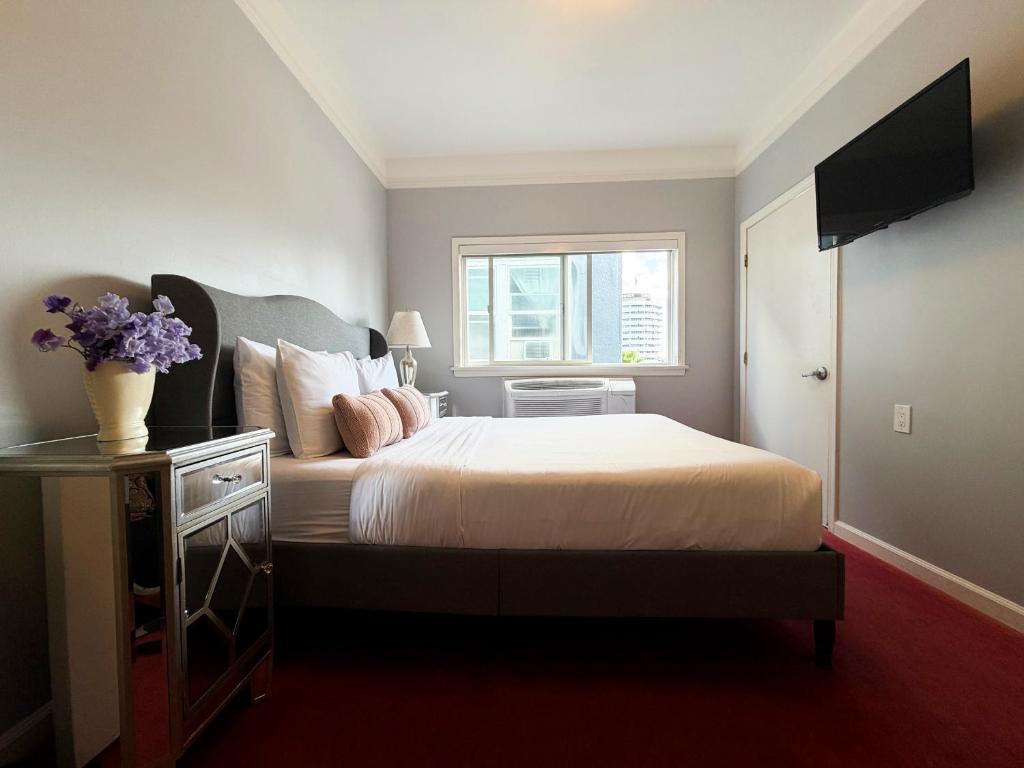 The Hotel Hollywood photo