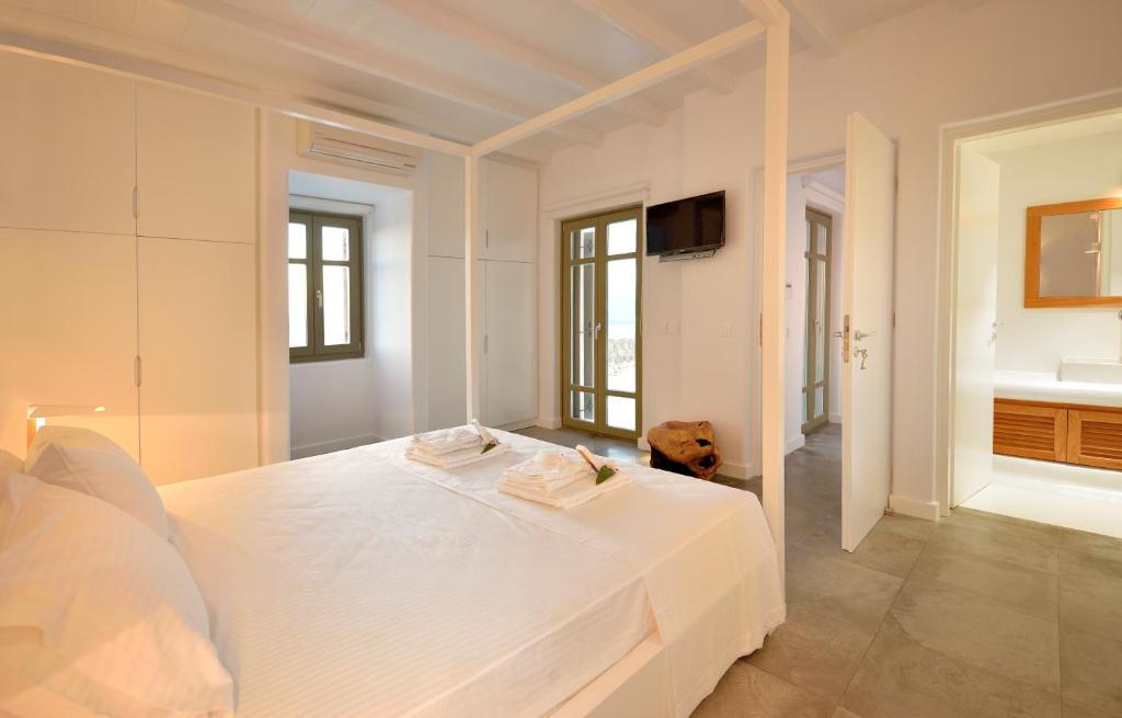 Postel nebo postele na pokoji v ubytování Mykonos Ark Villas