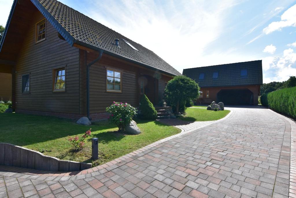 a house with a brick driveway in front of it at Haus Mövenort in Lütow