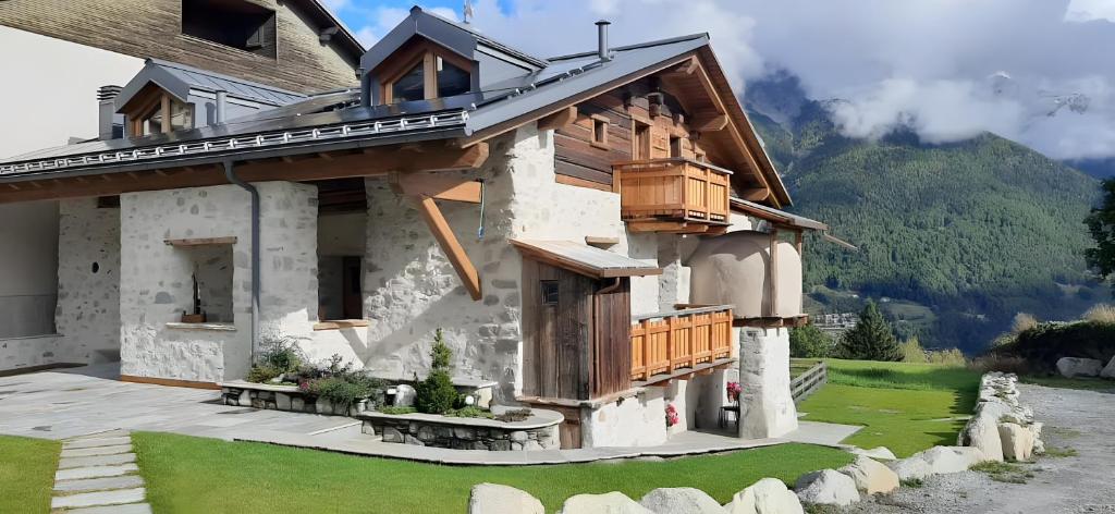 a house with a balcony on the side of it at Chalet Sambor in Oga